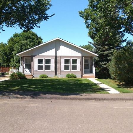 Campbell'S Accommodations Gull Lake Экстерьер фото