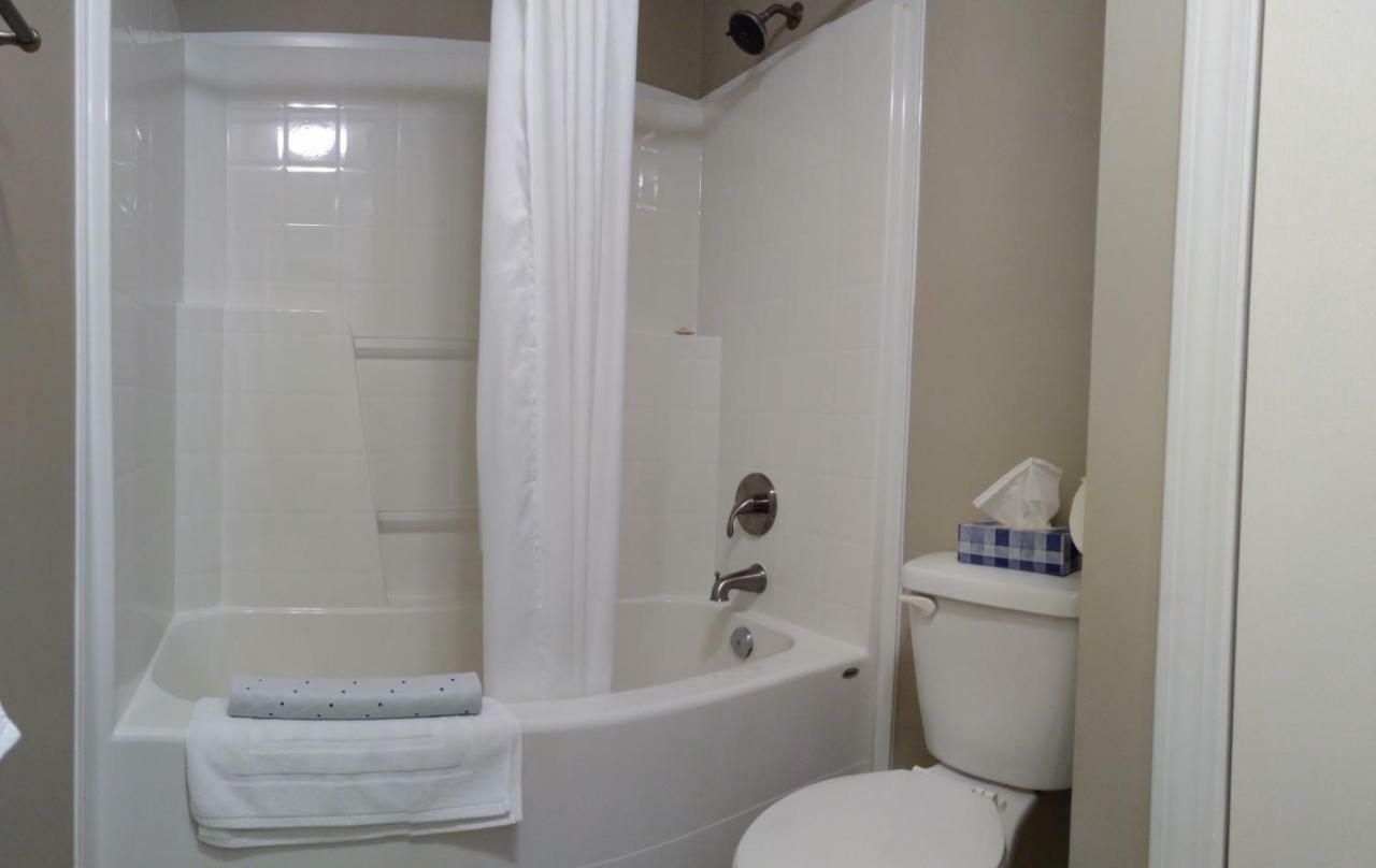 Campbell'S Accommodations Gull Lake Экстерьер фото
